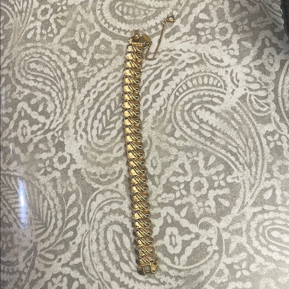 Vintage MCM Gold tone MONET Bow Bracelet with safety‎ chain. 7”. - Picture 1 of 4
